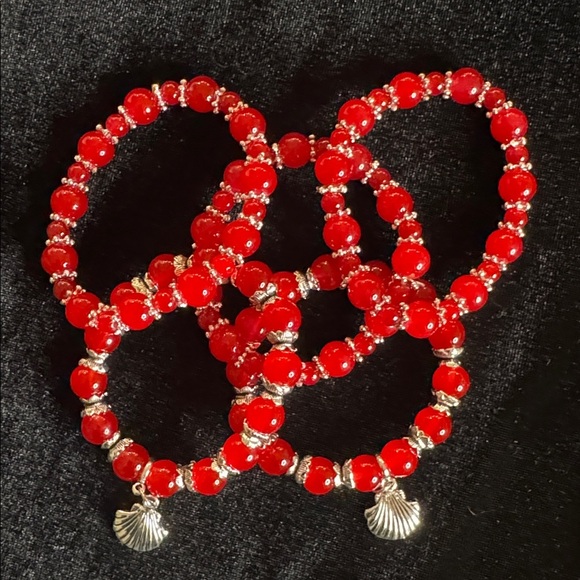 Elegant Red Beaded Bracelet Set with Silver Shell Charms NWOT - Picture 3 of 3
